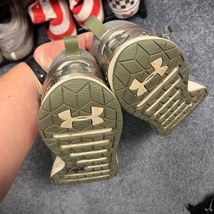 Under Armour tennies